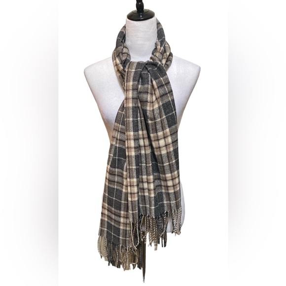 Accessories - 🔥🔥CLEARANCE 🔥🔥NWOT Versatile Plaid Scarf or Shawl